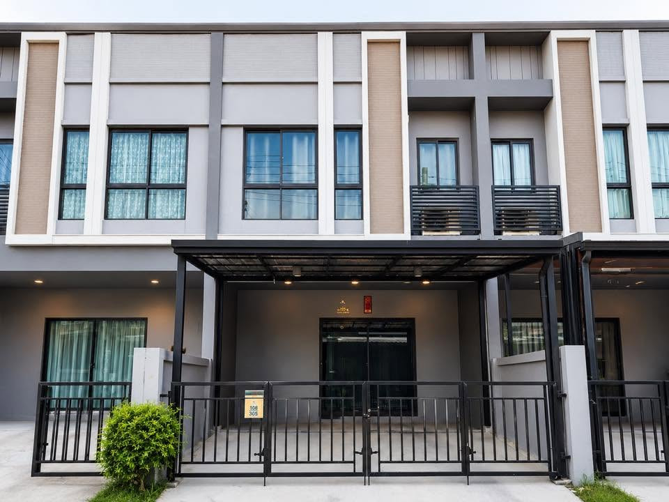 ขายทาวน์โฮม เวิร์ฟ ติวานนท์ - รังสิต บ้านพร้อมอยู่ ต่อเติมครบ หลังบ้านไม่ติดกับใคร 