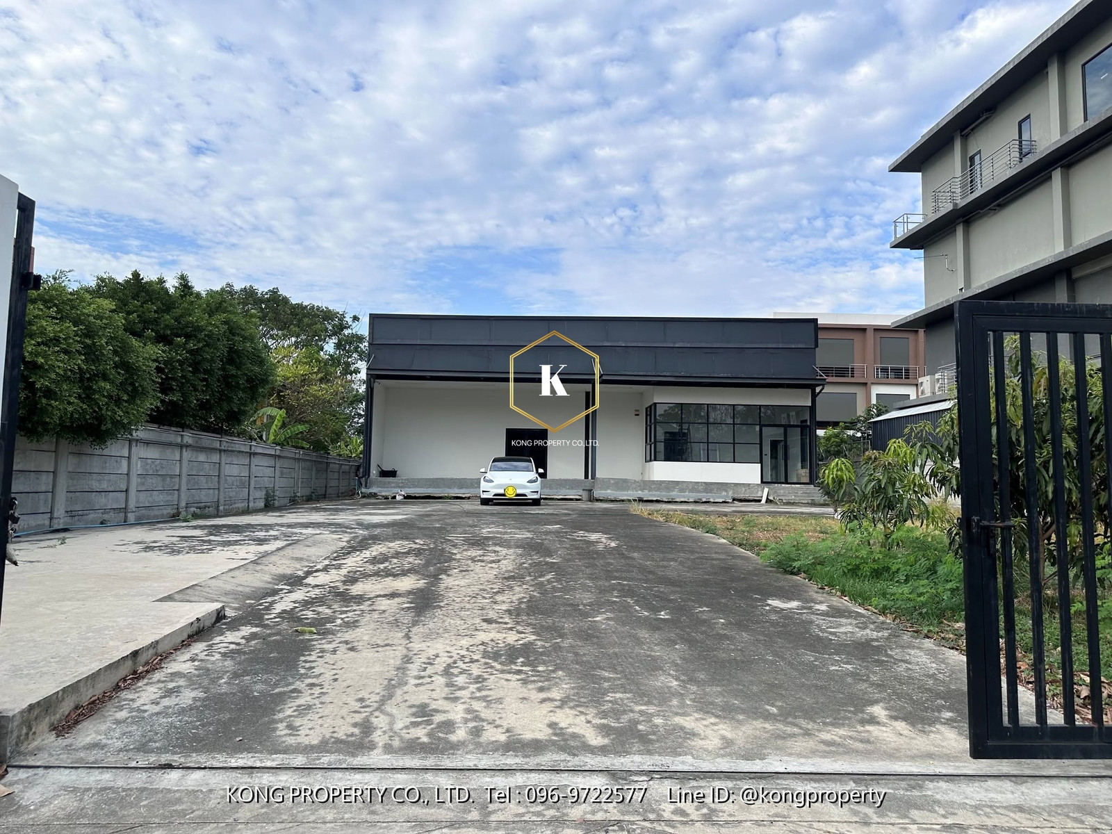Warehouse for rent, Chaloem Phrakiat Rama 9, Prawet, Bangkok, 540 sq m. Warehouse for rent, Chaloem Phrakiat Rama 9, Prawet, Bangkok, 540 sq m.