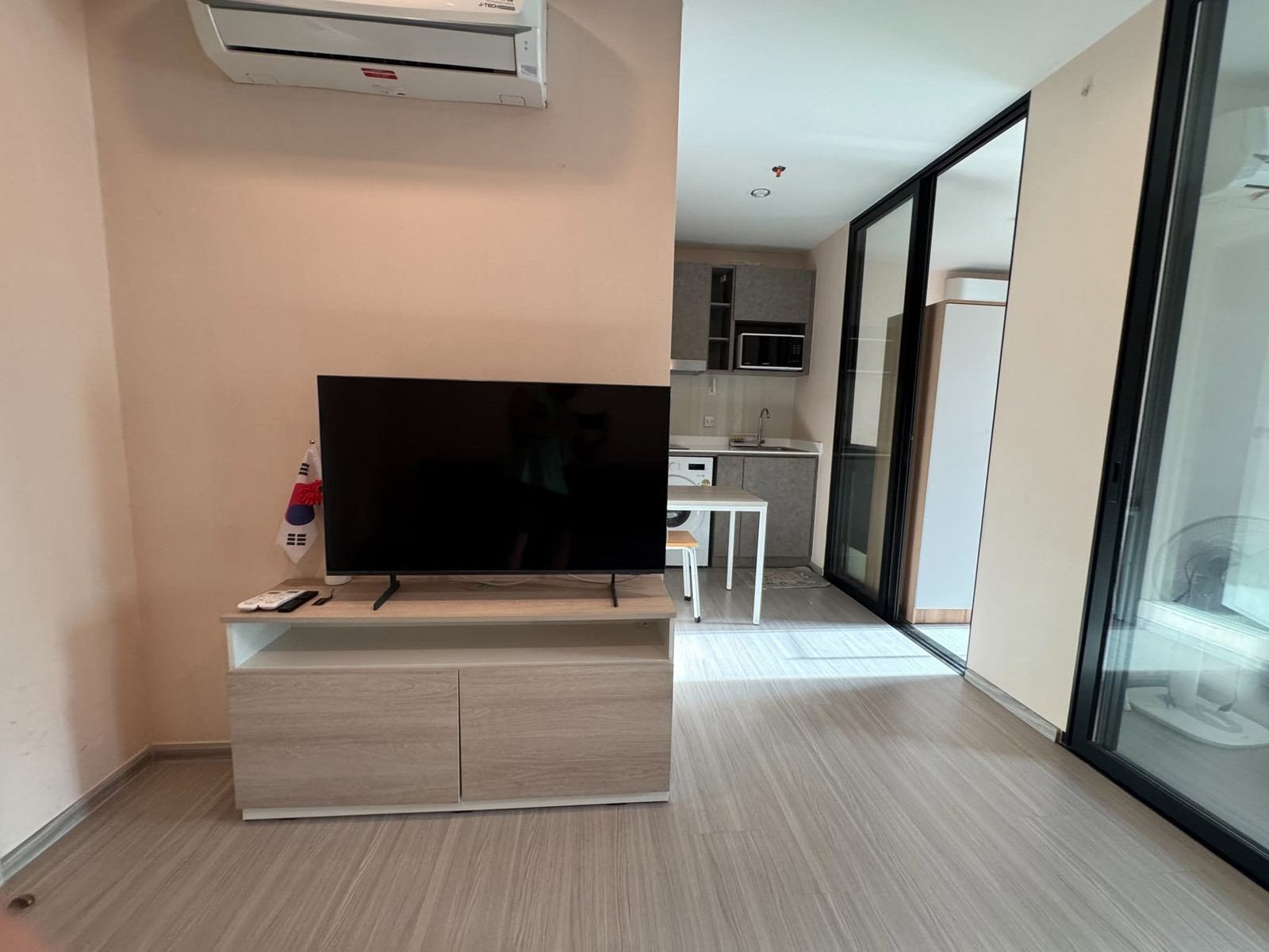PFD-08728 Condo for rent, Aspire Erawan Prime, large size room, fully furnished, ready to move in, next to BTS Chang Erawan 🏙️✨ PFD-08728 Condo for rent, Aspire Erawan Prime, large size room, fully furnished, ready to move in, next to BTS Chang Erawan 🏙️✨
