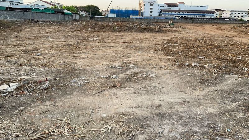 Empty land 6-2-33 rai next to Phitsanuwet Hospital. Next to a public road Phichit city center, Phichit province Empty land 6-2-33 rai next to Phitsanuwet Hospital. Next to a public road Phichit city center, Phichit province