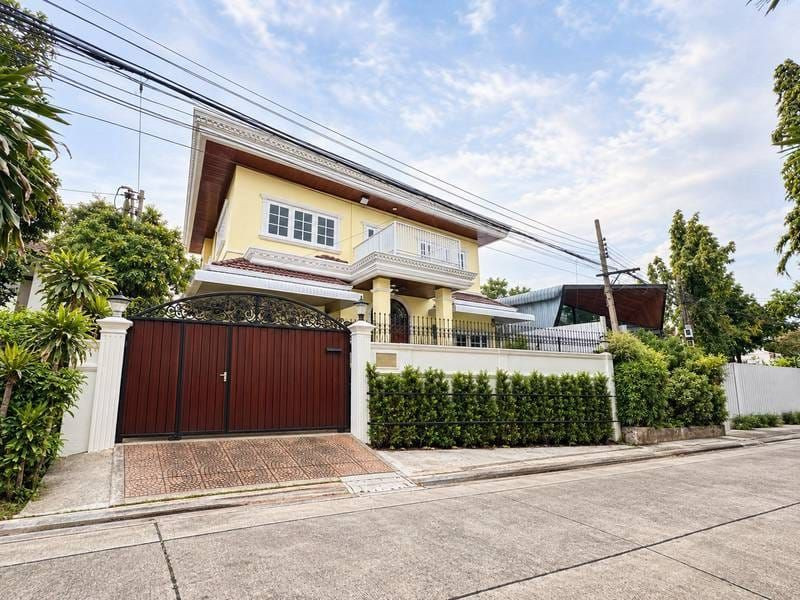 House for Rent, 64 tarangwah, 4 bedrooms @Phra Khanong House for Rent, 64 tarangwah, 4 bedrooms @Phra Khanong