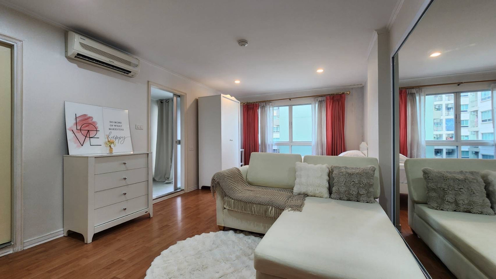 Lumpini Ville Cultural Center | Beautiful room for sale, fully decorated. Female model, good condition The rarely stays. Good price. Lumpini Ville Cultural Center | Beautiful room for sale, fully decorated. Female model, good condition The rarely stays. Good price.