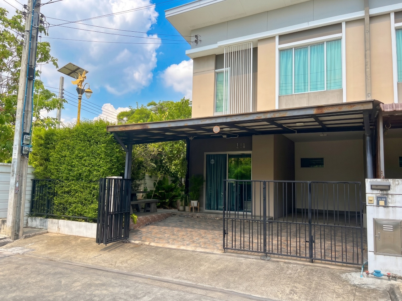 Beautiful corner townhome for sale Pruksa Ville Village 92 On Nut-Suvarnabhumi (Lat Krabang 14/1)