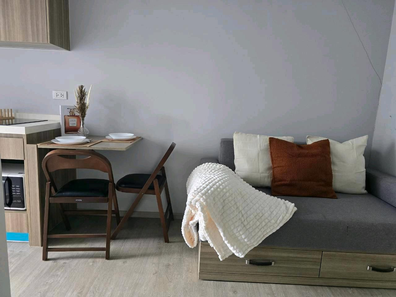 Altitude Unicorn Sathorn-Tha Phra: Altitude Unicorn Sathorn-Tha Phra, urgent sale 2.25MB 23.62 sqm. Altitude Unicorn Sathorn-Tha Phra: Altitude Unicorn Sathorn-Tha Phra, urgent sale 2.25MB 23.62 sqm.