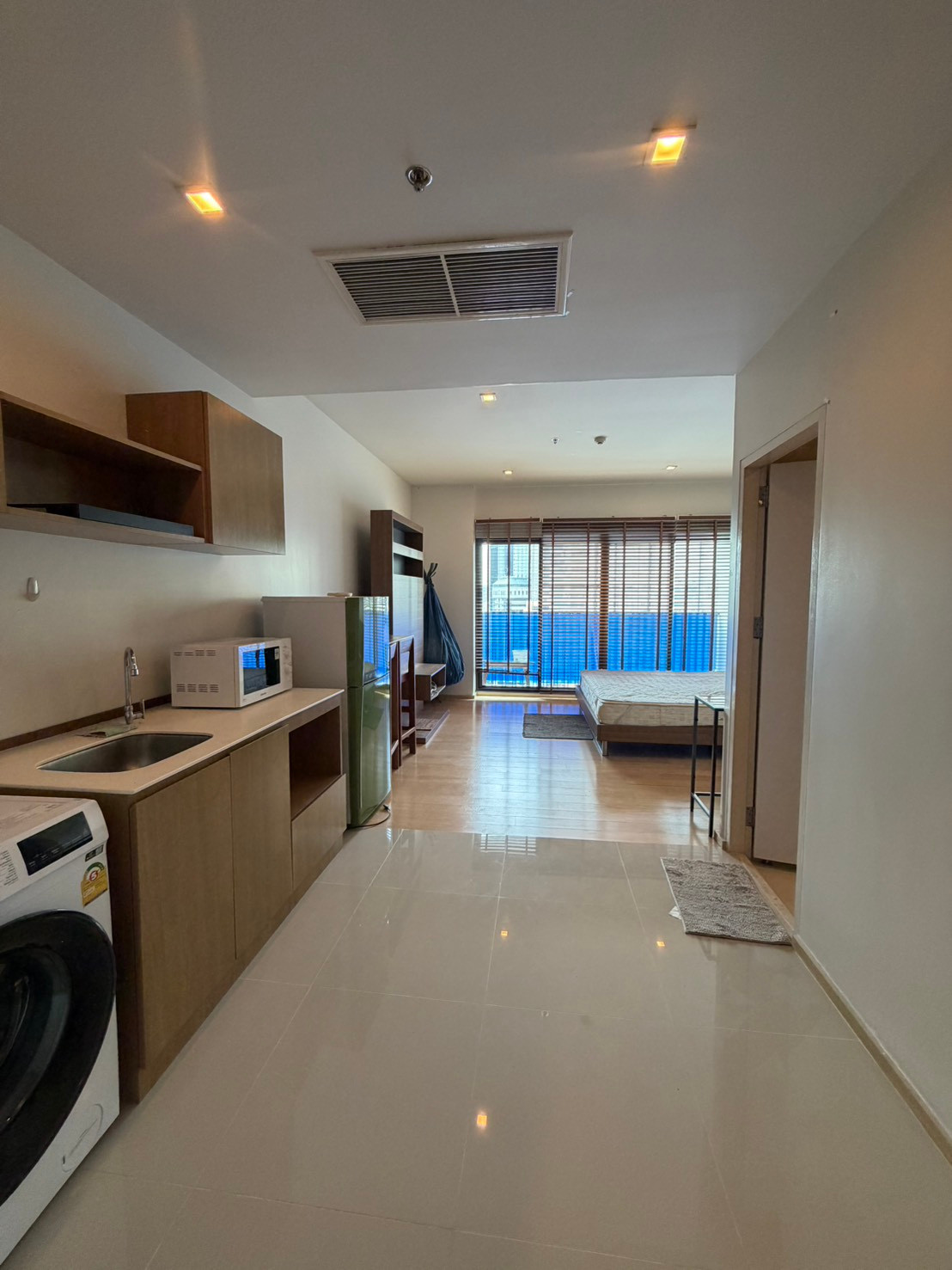 Condo for rent, Noble Reform Ari, 20,000 baht per month, ready to move in. Complete with furniture and electrical appliances, near Ari BTS station, make an appointment to see the actual room every day.