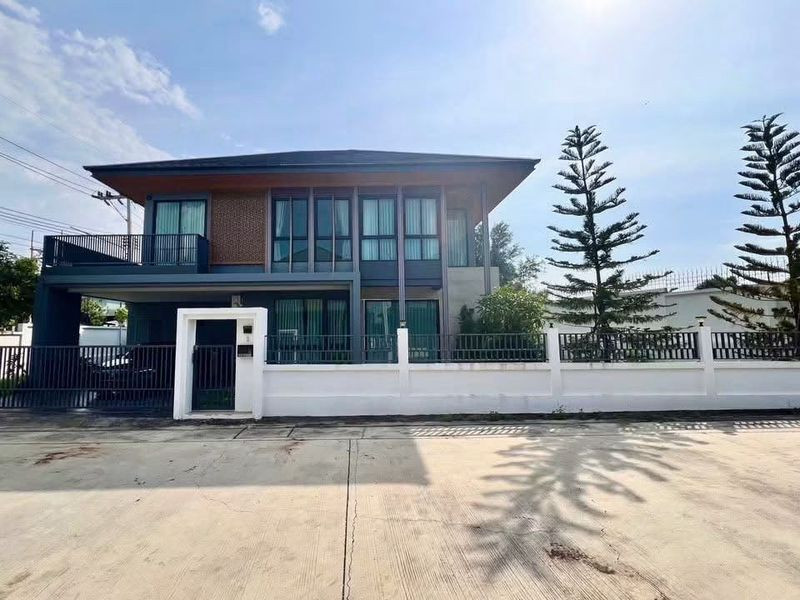 For sale or rent: Detached house, Thada Park Vela, Bowin, Sriracha, 4 bedrooms, corner unit. For sale or rent: Detached house, Thada Park Vela, Bowin, Sriracha, 4 bedrooms, corner unit.