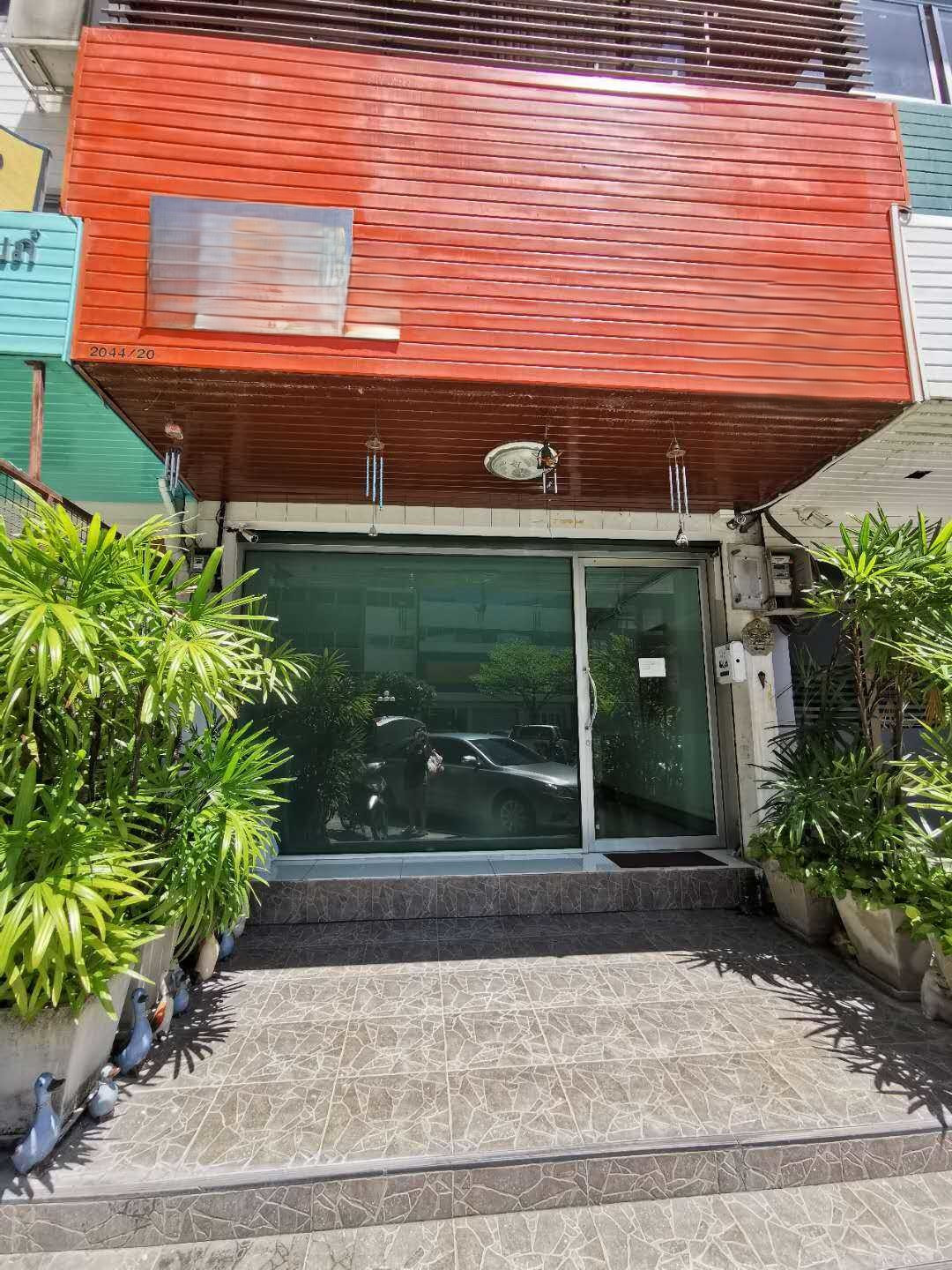 For sale: 6-story commercial building, decorated and ready to use. On New Petchaburi Road, potential location For sale: 6-story commercial building, decorated and ready to use. On New Petchaburi Road, potential location