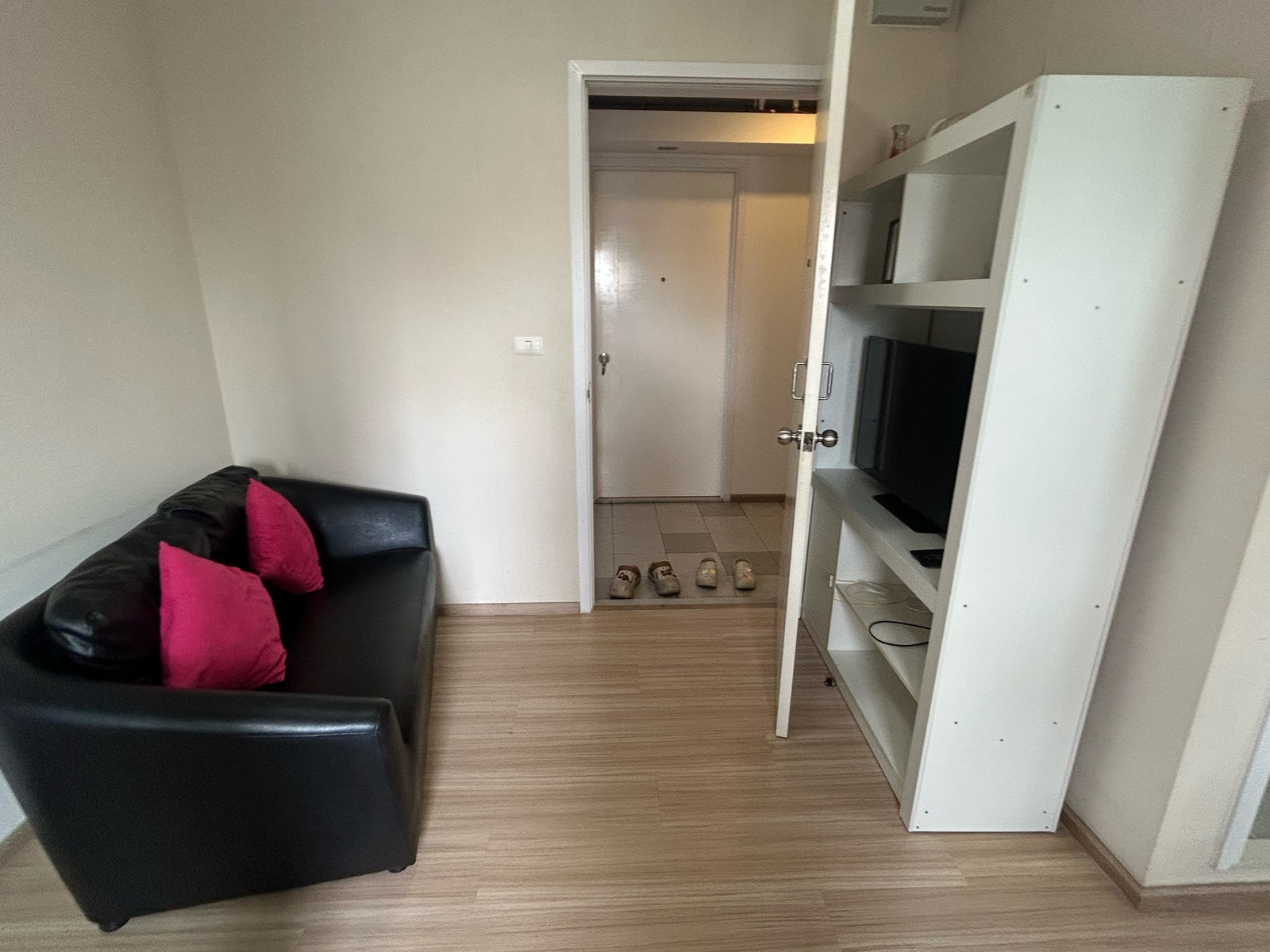 ‼️Urgent‼️ Condo for rent Cheapest price In the Bang Yai area, Nonthaburi, you can contact us.
For rent: Plum Condo Bang Yai Station. 
1 bedroom, size 23.5 sq m, 4th floor
Price 5,000

Conditions
Deposit 2 months security deposit and 1 month rent.
