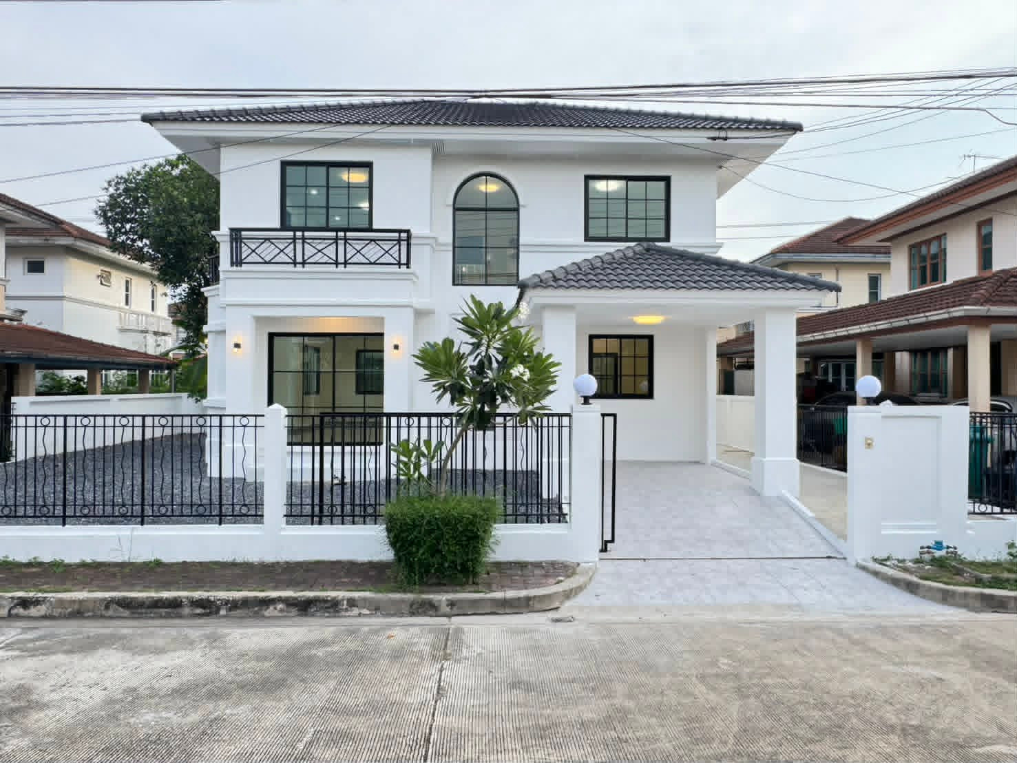 🔥Single house for sale, Mantana Sridan Project 22 Mantana Sridan, Srinakarin Road. Quality project from Land & Houses✅ Good location, convenient travel.
