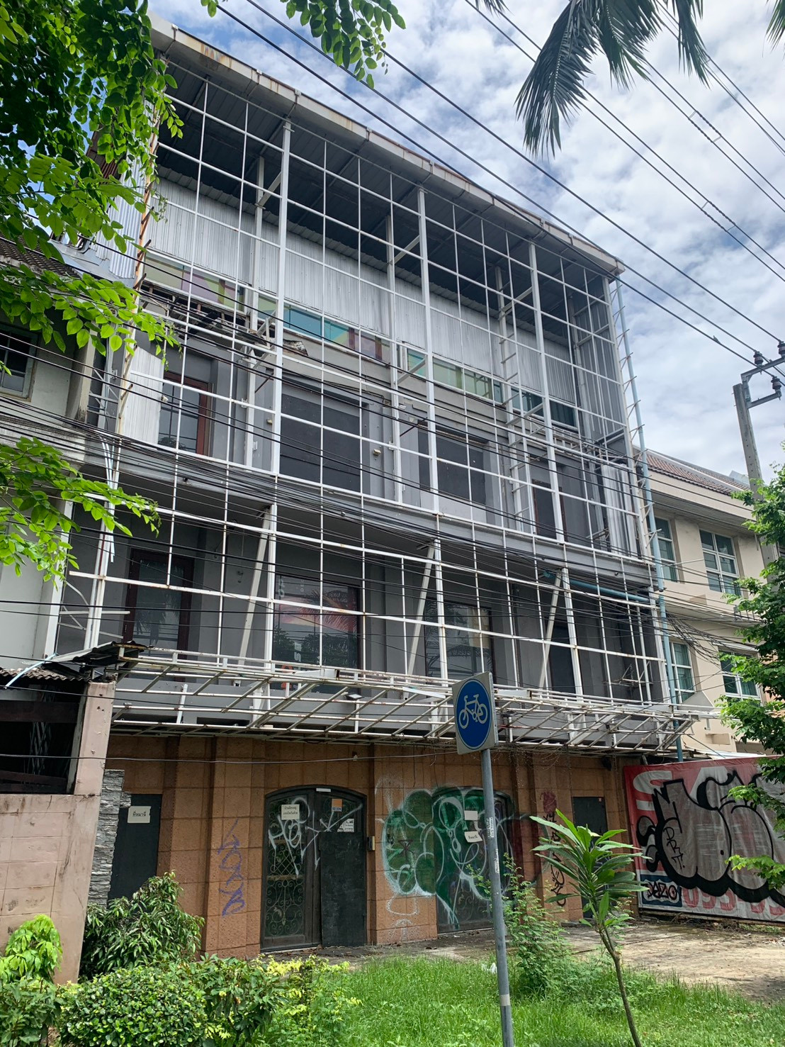 Our sales office is conveniently located near Liab Duan Road Our sales office is conveniently located near Liab Duan Road