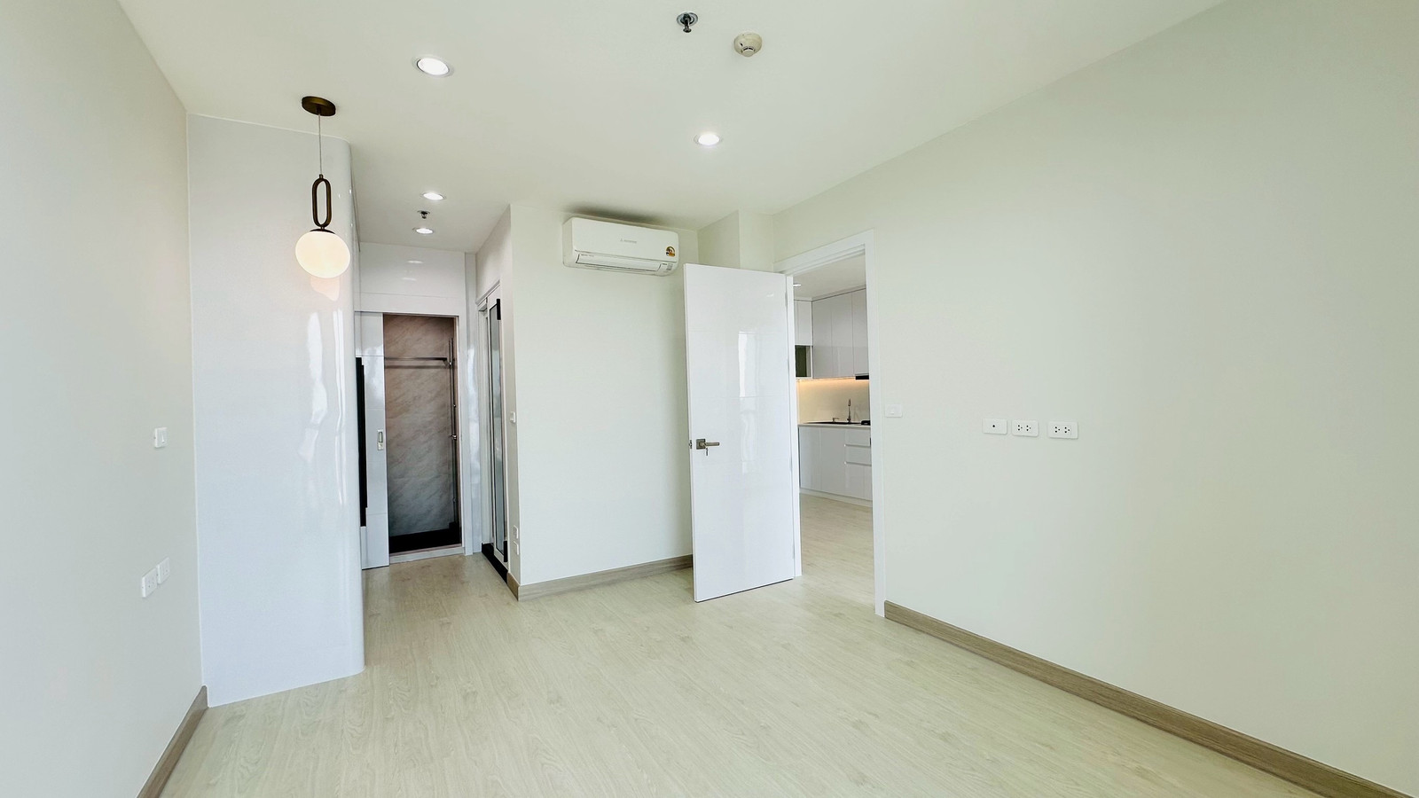 ❤️Condo Rhythm พหล อารีย์ ชั้น 51 ขนาด 46 ตารางเมตร ราคา 5.99  ล้าน. สนใจ line @900cqqhk  tel 0859114585. 