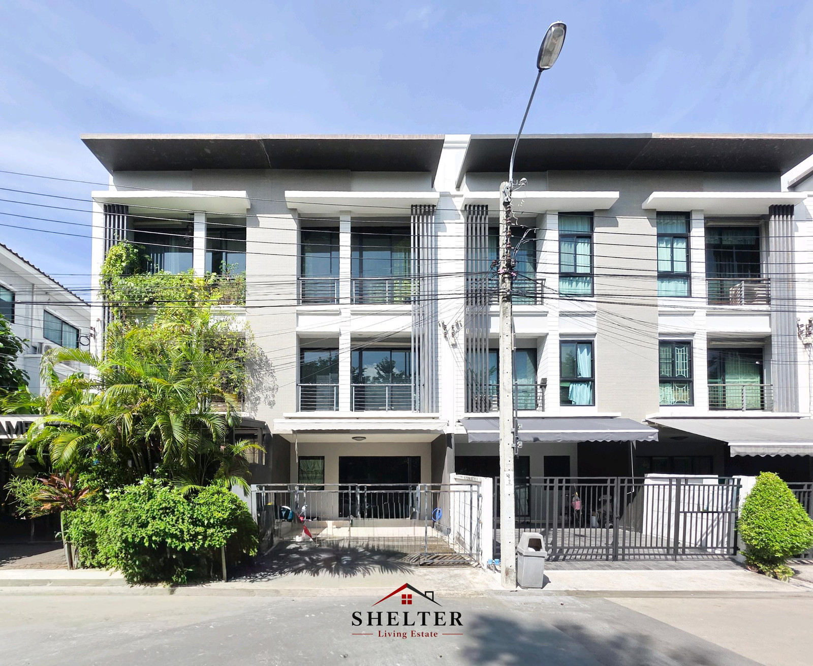 Live life next to the city! 3-story townhome, Soi Ramkhamhaeng 39, accessible by many routes. Near Si Rat Expressway Just a little bit Live life next to the city! 3-story townhome, Soi Ramkhamhaeng 39, accessible by many routes. Near Si Rat Expressway Just a little bit