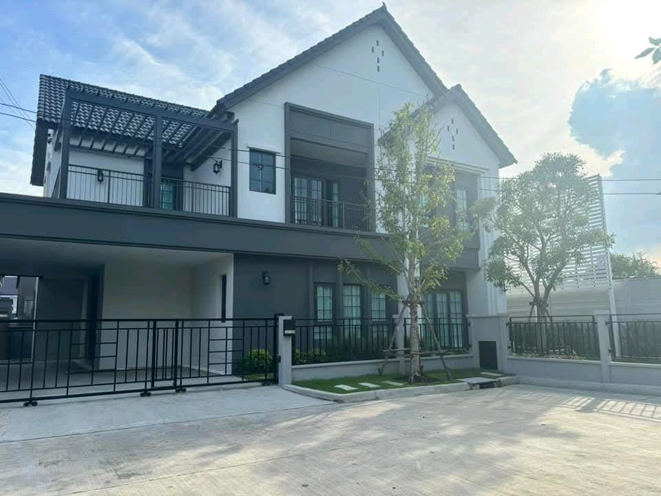Centro Bangna Phase 2, usable area 303 sq m., near Mega Bangna (800 m.), ready to move in. Centro Bangna Phase 2, usable area 303 sq m., near Mega Bangna (800 m.), ready to move in.