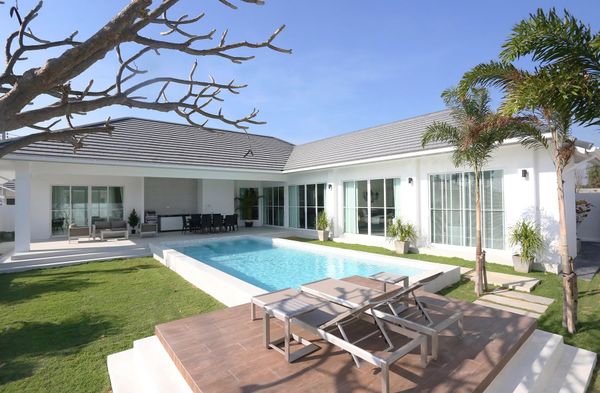 LIDIA Luxury Pool Villa in Hua Hin Soi 112 FOR SALE (BS69070030)