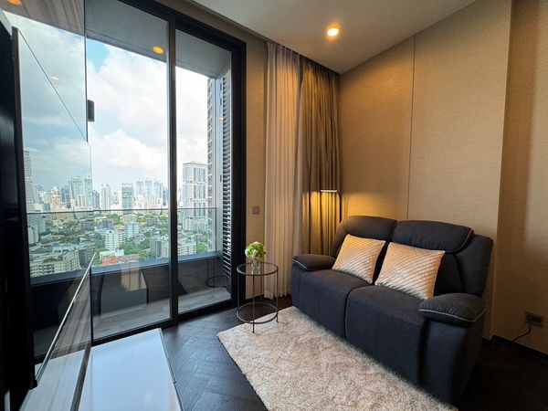 ปล่อยเช่า The esse sukhumvit 36 คอนโดหรูแต่งครบ สไตล์โมเดิร์น ห้องสวย วิวเมืองมุมสูงแบบเปิดโล่ง 1 ห้องนอน 1 ห้องน้ำ