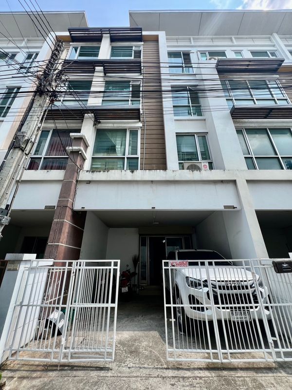 Prime Location - Only 9 Minutes to the Airport! Home Office For Sale, RK Office Park, Romklao-Suvarnabhumi