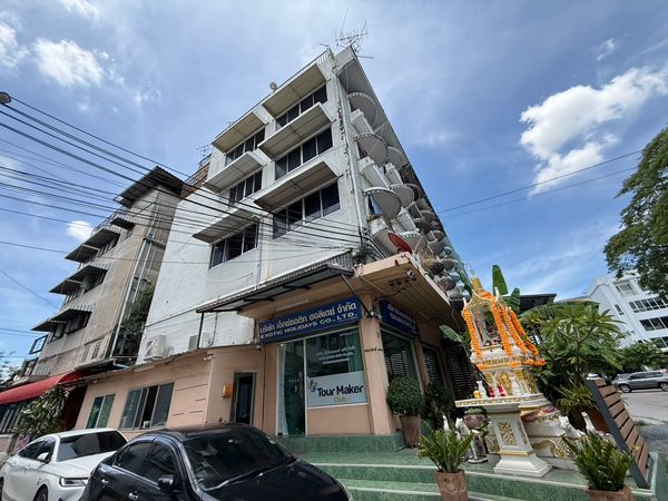 ขายอาคารพาณิชย์ 4 ชั้นครึ่ง ลาดพร้าว 130  ใกล้ MRT สีเหลือง สถานีลาดพร้าว 101