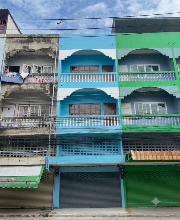 Newly renovated shophouse for sale, Mahachai location, ready to move in/do business.