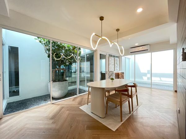 🏡 MODERN MINIMAL House for Rent at Ratchada – Pracharat Bamphen 20 📍รัชดา – ประชาราษฎร์บำเพ็ญ 20 ทำเลศักยภาพ ใกล้ SISB International School เดินทางสะดวกสู่รัชดา พระราม 9 และห้วยขวาง🏡✨