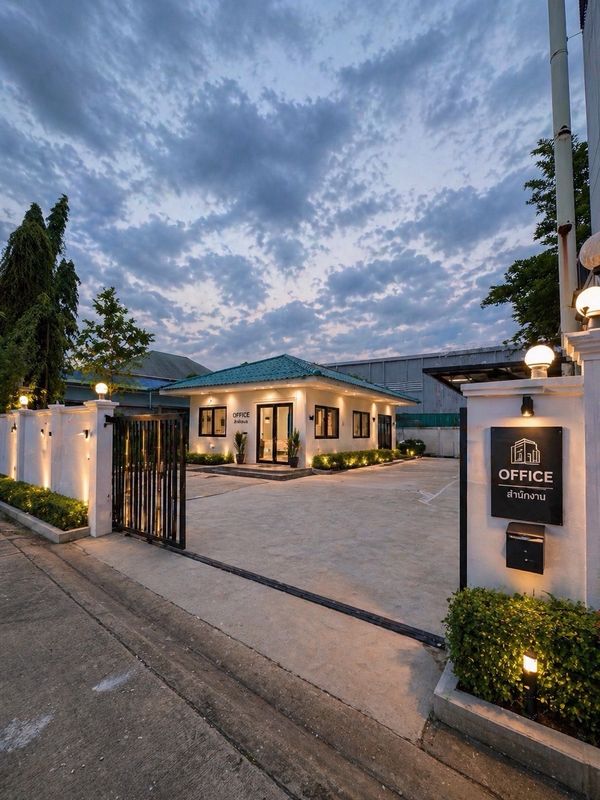 🚩Office + Warehouse @Sukhumvit 105Land Size: 20 x 40 meters (800 sq.m.)Total Usable Area: 800 sq.m.