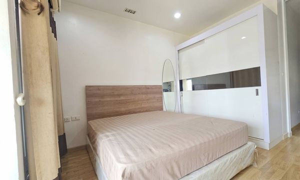 Beautiful pool view room, not blocked. Good location!⭐️Casa Condo Asoke-Dindaeng (Casa Condo Asoke-Dindaeng)