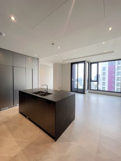 🔥Urgent Sale🔥 Hyde Heritage 🚆 Near BTS Thonglor. 3-bedroom unit on a high floor, spacious and ready to move in. Located in the heart of Sukhumvit.