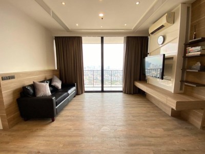 🔥For Rent Now🔥 Issara Ladprao Condo 🚆 Near BTS Ha Yaek Ladprao and MRT Phahonyothin. Corner unit, walking distance to the train station, ready to move in.