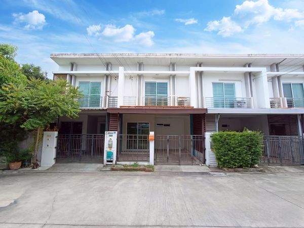 🔥For sale, 2-story townhome, Pruksa Town Next Ramintra-Wongwaen.  Good location next to the main road Phraya Suren.  It's convenient to live by yourself. ✅ The investment is worth it. There are many routes to enter and exit.