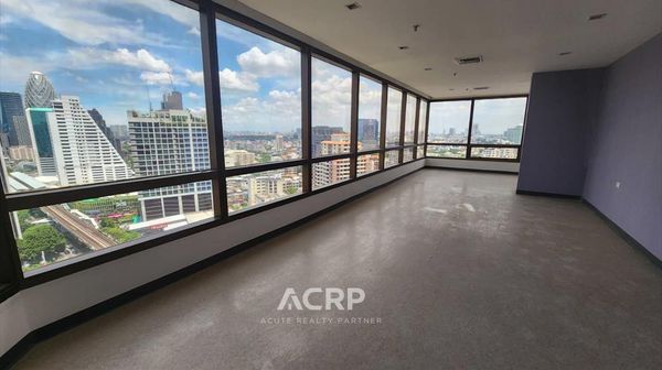 Office Space 393.33 sq.m. for Sale and Rent at Phaholyothin Place Building. Close to BTS Ari