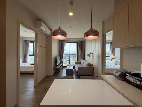 Luxury 2-bedroom condo for rent in Sriracha, with sea view, opposite Robinson Department Store.