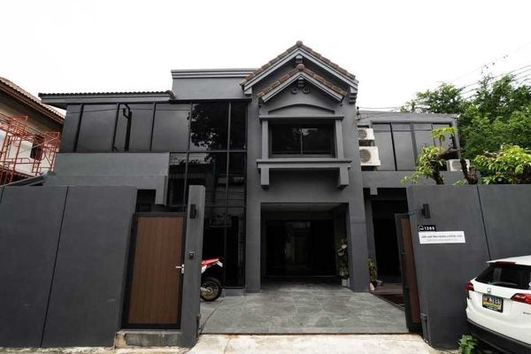 LTH15854 - Luxury Home Office Pool Villa for Rent Ladprao | Pet-Friendly | Near MRT Chokchai 4 | 190,000 THB | Home Office Pool Villa for Rent Ladprao, pets allowed, near MRT Chokchai 4