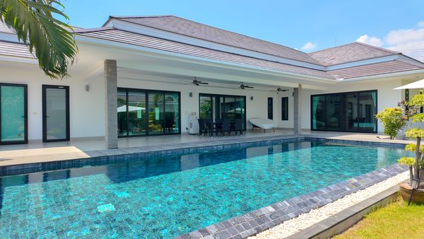 THE CLOUDS pool villa 5 Bedrooms in Cha am - Hua Hin FOR SALE (BS69070028)