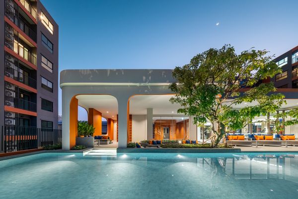 Condo for sale in Khon Kaen, THE BASE Downtown Khon Kaen, THE BASE Downtown Khonkaen, in the heart of Khon Kaen city, fully furnished condo, next to the city road, near Central Khon Kaen.
