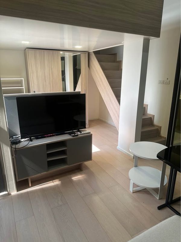 ✅ Condo for sale Chewathai Residence Asoke, Chewathai Residence Asoke, near MRT Rama 9 and Airportlink Makkasan 📍 Good location in the heart of the city.