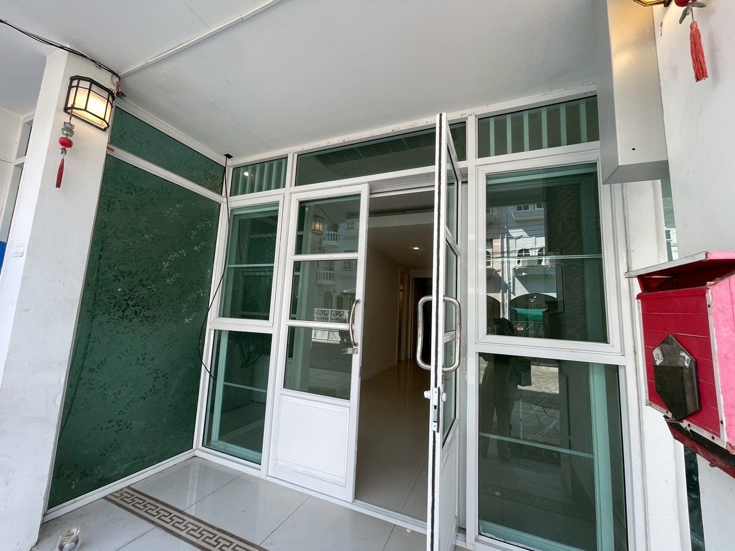 ( Rent ) 📍บ้านให้เช่า ใกล้ MRT สุทธิสาร 600 เมตร เดินได้ เพียง 25,000 บ. ✨ เปิดเป็นร้าน,office ได้ 📞โทร 081-152-6154 • แบ่ง 1 ห้องนอน 1 ห้องนั่งเล่น 40 ตร.ม. ( Rent ) 📍บ้านให้เช่า ใกล้ MRT สุทธิสาร 600 เมตร เดินได้ เพียง 25,000 บ. ✨ เปิดเป็นร้าน,office ได้ 📞โทร 081-152-6154 • แบ่ง 1 ห้องนอน 1 ห้องนั่งเล่น 40 ตร.ม.