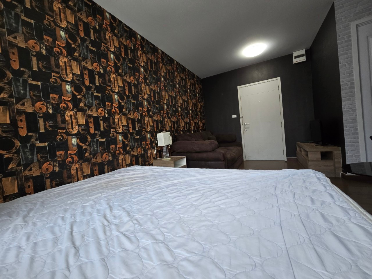 ขายพร้อมผู้เช่า  เดอะทรัสต์ อมตะ คอนโด ชลบุรี ( The Trust Amata Condo Chonburi ) ห้อง 24 ตรม ติดถนนใหญ่ ใกล้แหล่งงานและแหล่งชุมชน นิคมอมตะนคร มหาวิทยาลัยศรีปทุม ชลบุรี ตลาดนัดนินจา ซื้อไปพร้อมรับค่าเช่าได้ทันที  – รูปที่ 2
