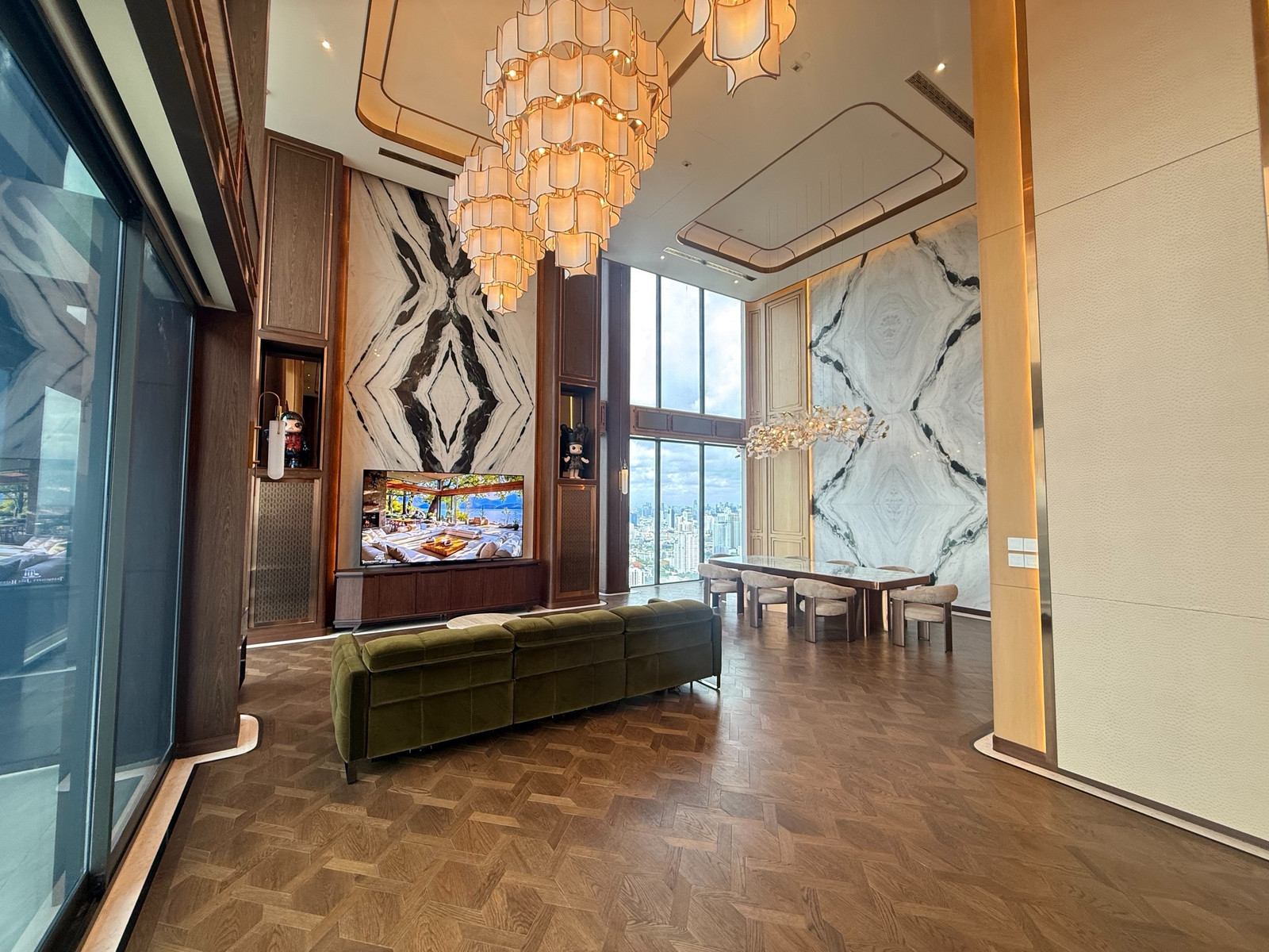 For Rent/sale 📍The Esse at Singha Complex 🛀3 bed duplex penthouse 4 bath📞0639399665