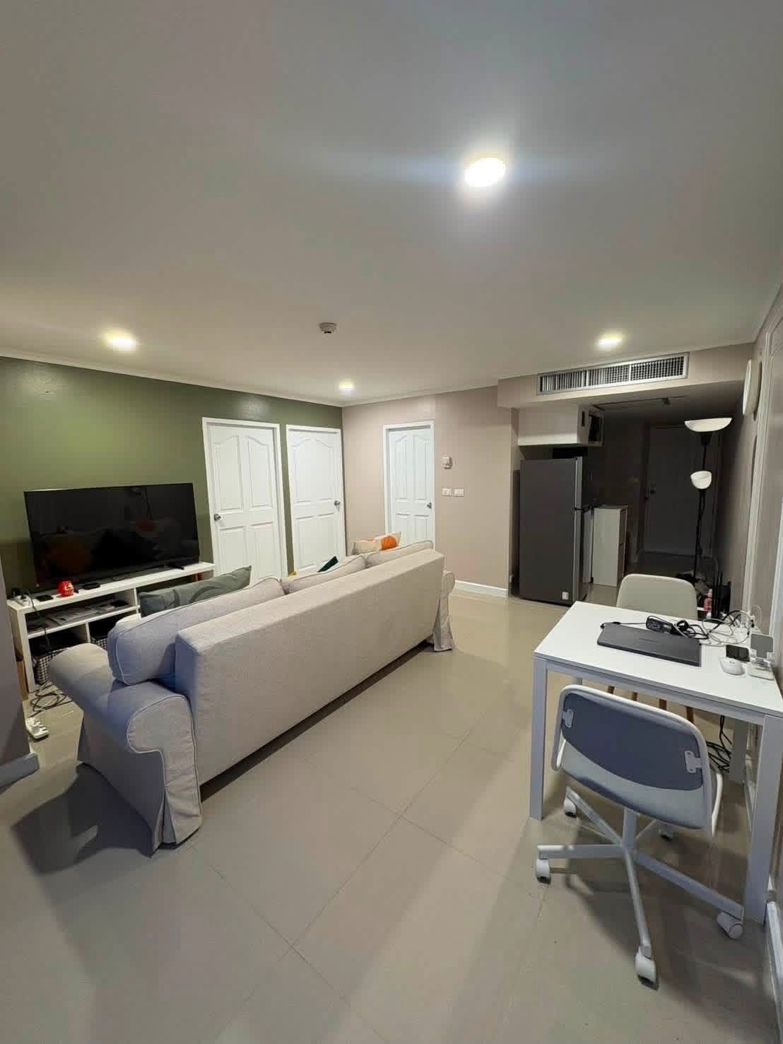 Condo for sale, Omni Tower Sukhumvit, newly renovated, high floor, near BTS Nana. Condo for sale, Omni Tower Sukhumvit, newly renovated, high floor, near BTS Nana.
