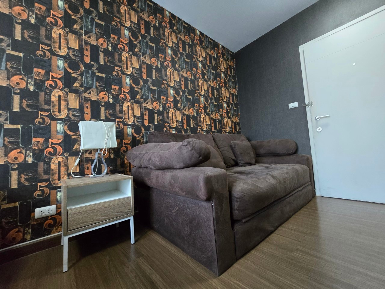 For sale with tenant, The Trust Amata Condo Chonburi (The Trust Amata Condo Chonburi), room 24 sq m, next to the main road, close to work and community areas, Amata Nakorn Industrial Estate, Sripatum University, Chonburi, Ninja Market. Buy and receive ren