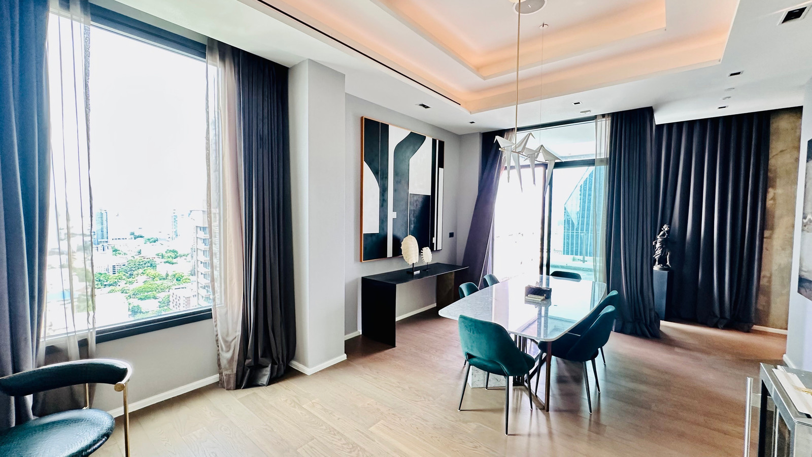 Rent The Diplomat 39 Ultimate Luxury Living, 2 bedrooms, 3 bathrooms, office room, maid's room, private room, 1 floor, 2 units, in the heart of Sukhumvit, only 2 minutes from BTS Phrom Phong, EmQuartier / Emporium. Rent The Diplomat 39 Ultimate Luxury Living, 2 bedrooms, 3 bathrooms, office room, maid's room, private room, 1 floor, 2 units, in the heart of Sukhumvit, only 2 minutes from BTS Phrom Phong, EmQuartier / Emporium.