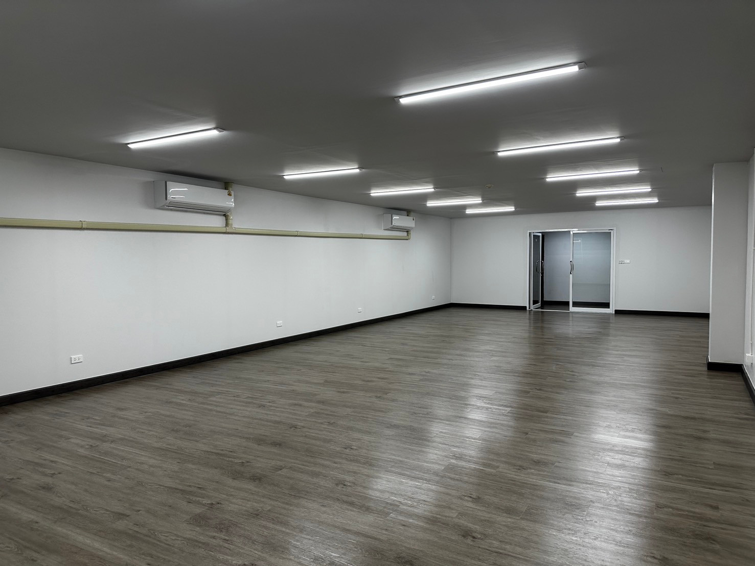 Rent Office space near Pinklao, Siriraj Hospital, MRT Bang Khun Non  Air conditioning can be controlled individually. – รูปที่ 3