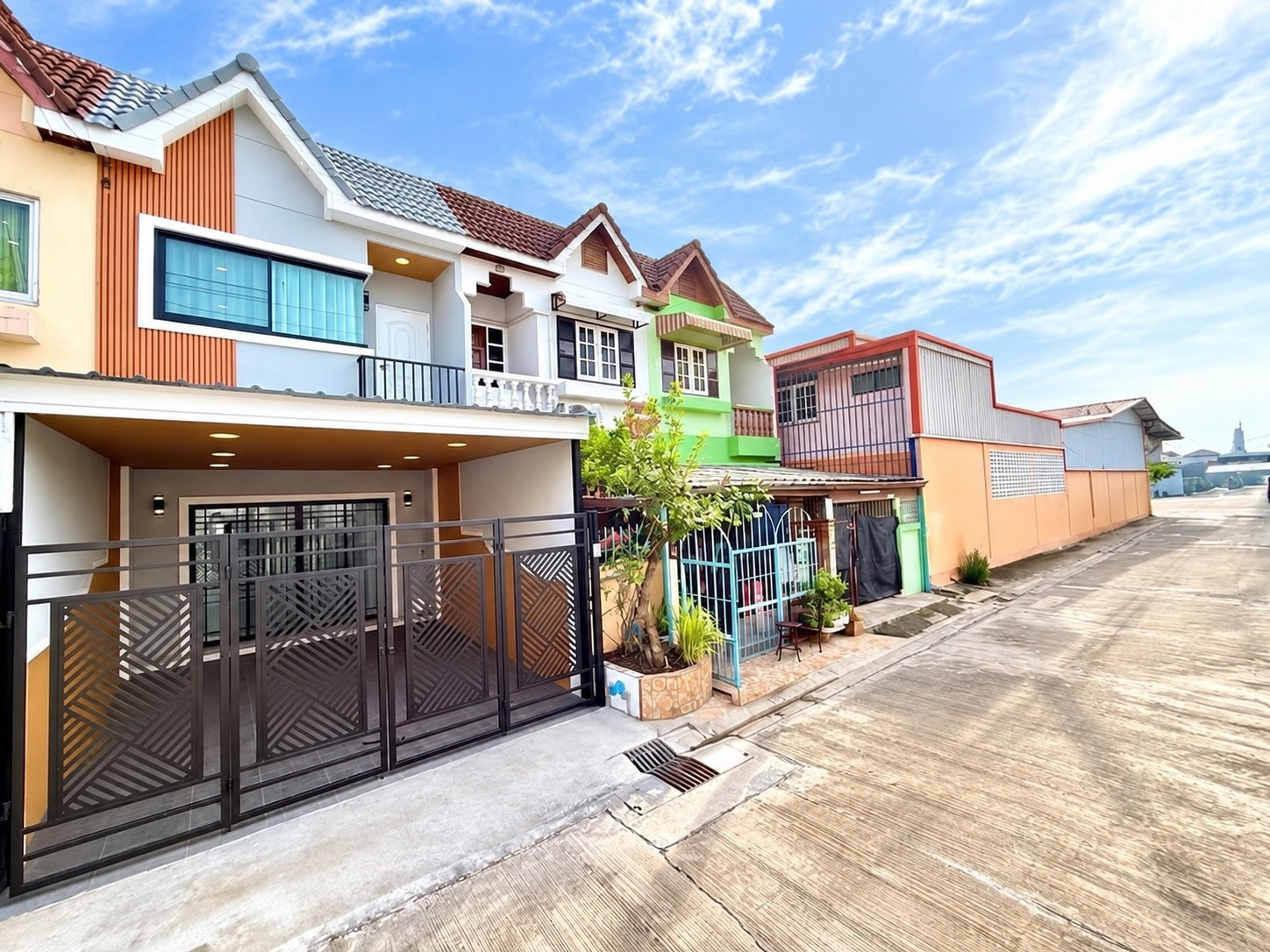 บ้านทาวน์เฮาส์ รีโนเวทใหม่ทั้งหลัง พร้อมเข้าอยู่ ซอยสวนผัก 19 ตลิ่งชัน – รูปที่ 2
