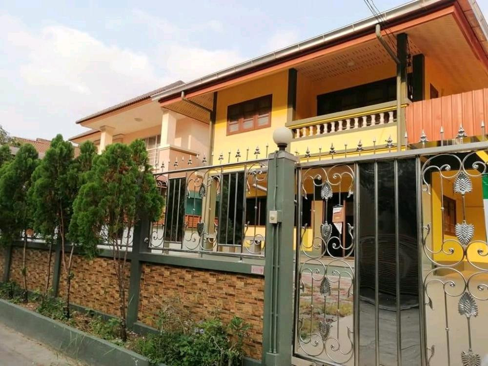 House for rent next to Sri Thepha BTS station.