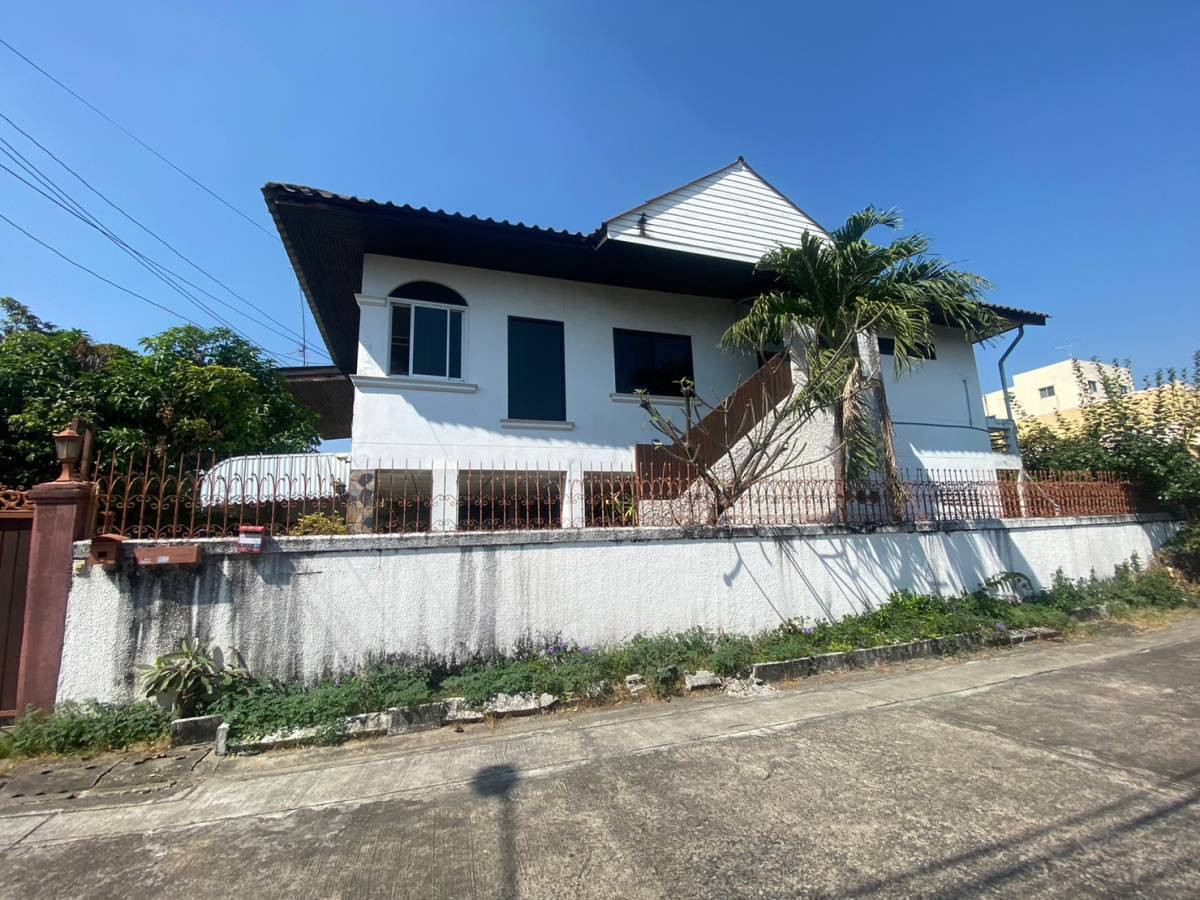 2-story detached house for sale, location Lat Phrao 41 | Suitable for residence, home office or Senior Home 2-story detached house for sale, location Lat Phrao 41 | Suitable for residence, home office or Senior Home
