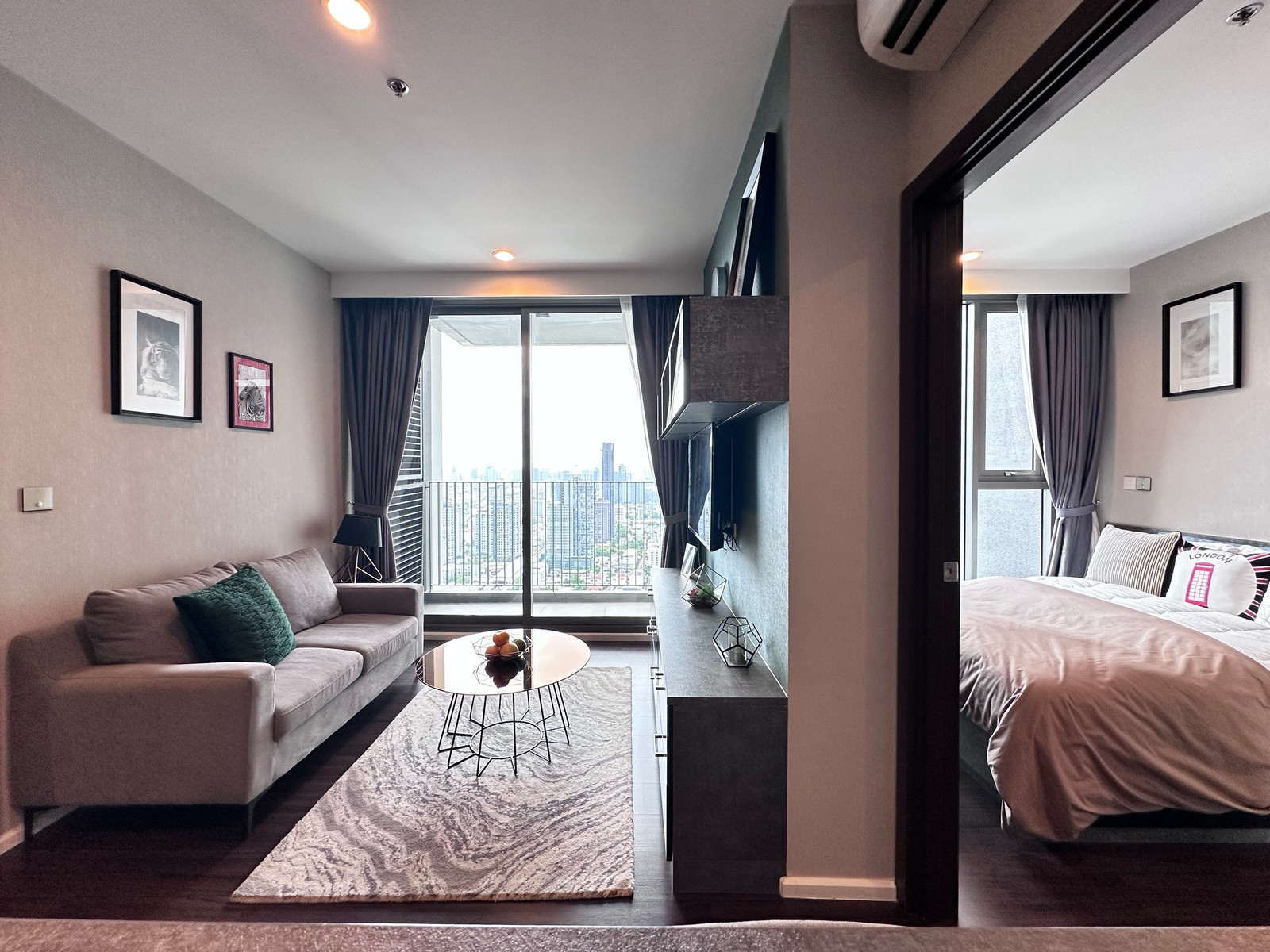 2 Bedrooms near BTS Punnawithi
Conveniently connect to True Digital Park | 0824499822