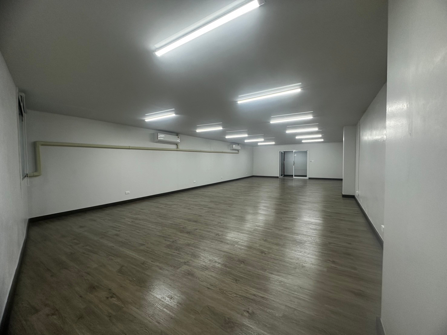 Rent Office space near Pinklao, Siriraj Hospital, MRT Bang Khun Non  Air conditioning can be controlled individually. – รูปที่ 4