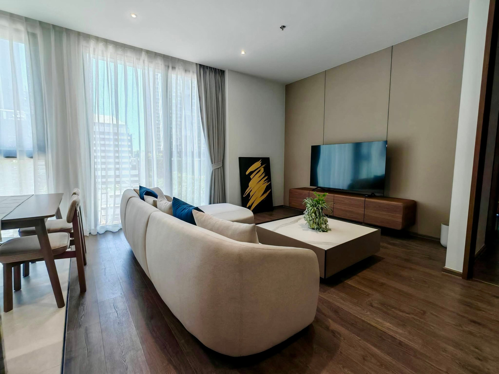 FOR #RENT | ROMM Convent ✨ BRAND NEW Luxury Residence 📍 Opposite BNH Hospital | Prime Sathorn Location – รูปที่ 3