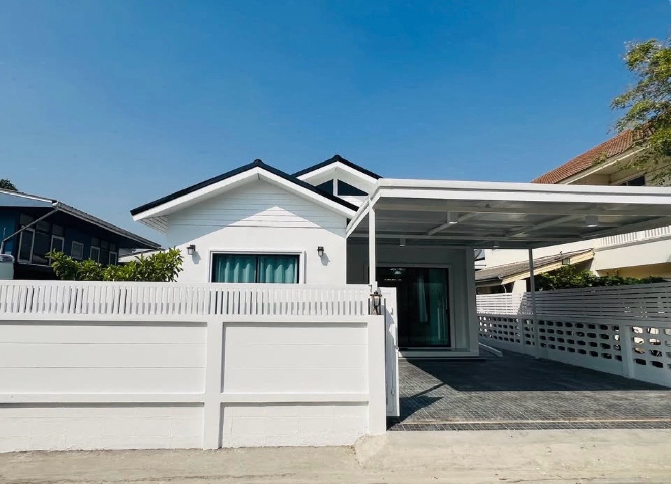 Single house for rent, 1 story detached house, luxuriously decorated, furnished, electrical appliances, ready to move in. Single house for rent, 1 story detached house, luxuriously decorated, furnished, electrical appliances, ready to move in.
