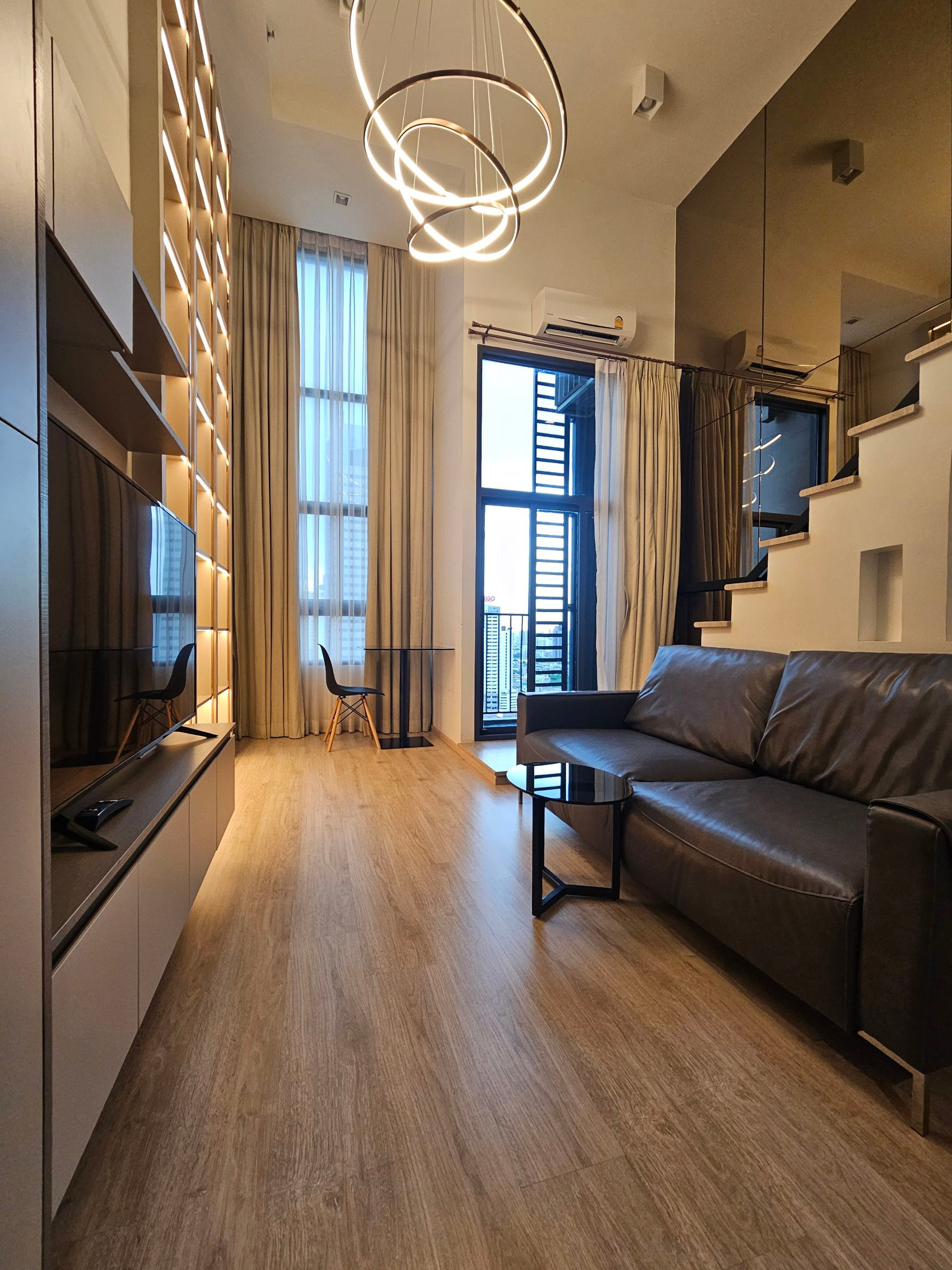 🏙️ **Looking for a beautiful, move-in ready home? Look no further!** 🏙️  ✨ **For Rent: Ideo Sathorn-Wongwianyai** ✨