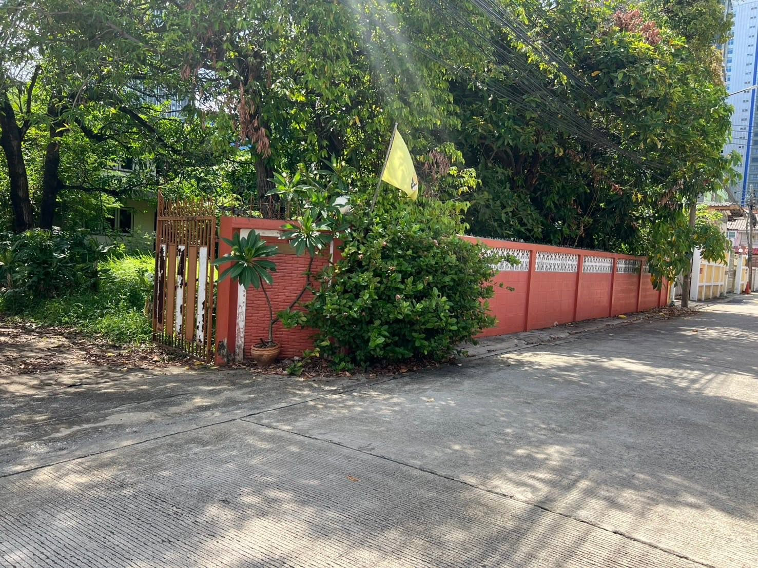 ที่ดินทำเลทอง พร้อมสิ่งปลูกสร้าง  ย่านลาดพร้าว – รูปที่ 2